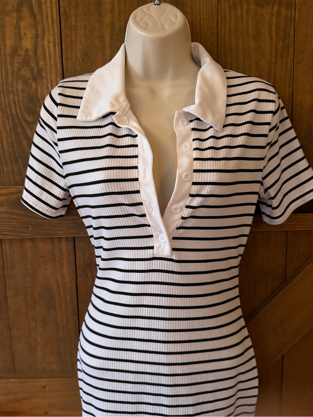 Source Unknown White and Black Striped Ribbed Button-Down Polo Top